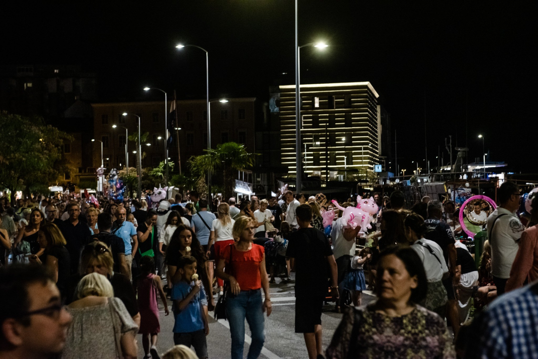 Spektakularan vatromet uveo Šibenčane u najluđu ljetnu noć: Pogledajte kako je bilo