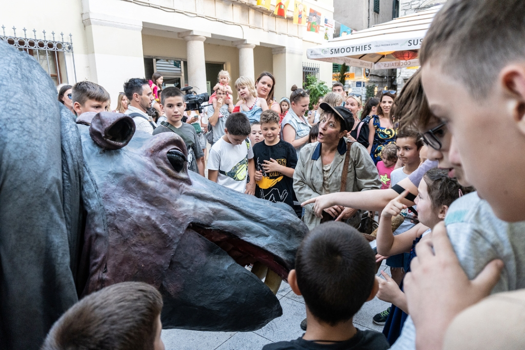 Žirafe, Carevo novo ruho, Las Calaveras: Šibenik ima najbolji prvi dan ljeta uz festivalski program
