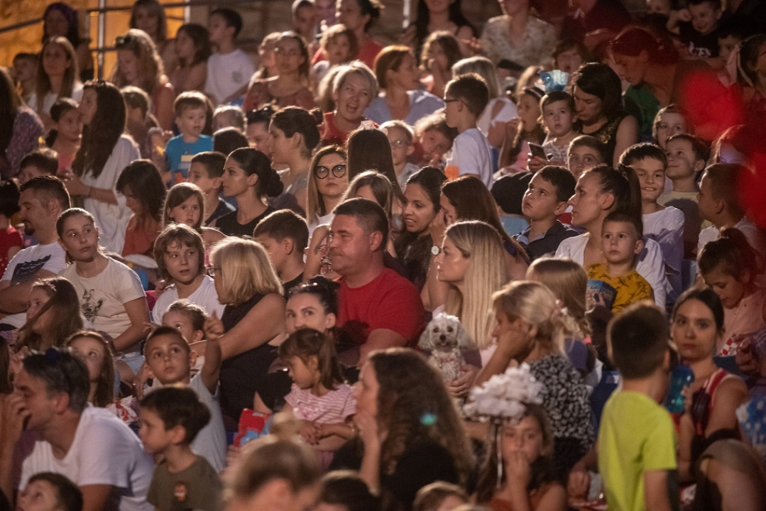 Danas na MDF-u nilski konj Nellie, cirkuski plesni tečaj, dvije predstave i film