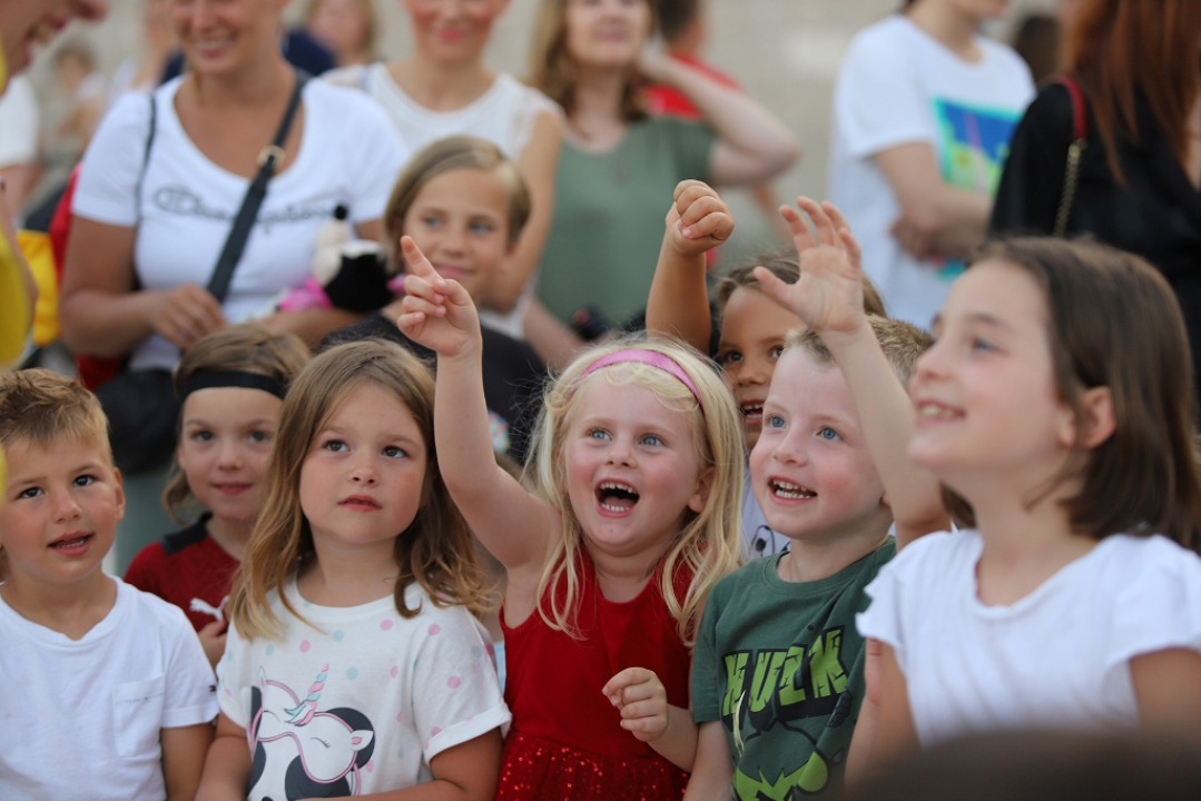Sve samo ne mirna nedjelja u Šibeniku: U sklopu MDF-a danas od cirkusa do turnira