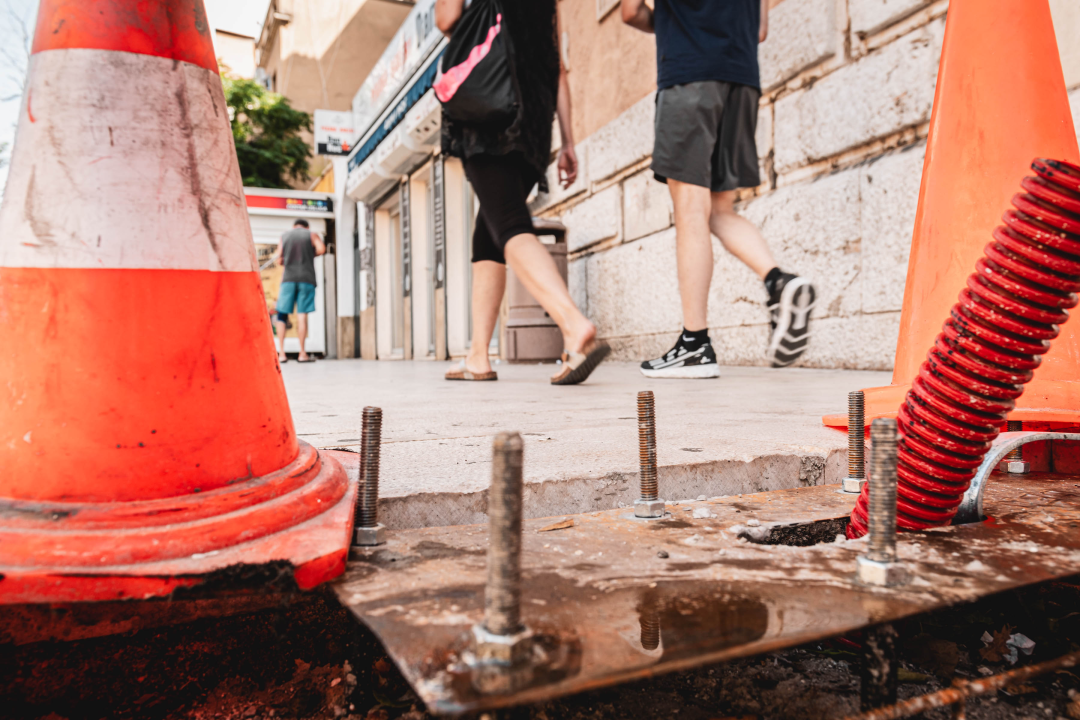 ‘Slikaj to, skoro san nogu slomila’: Totemi dolaze ovaj tjedan, Grad će opasne rupe opet ograditi