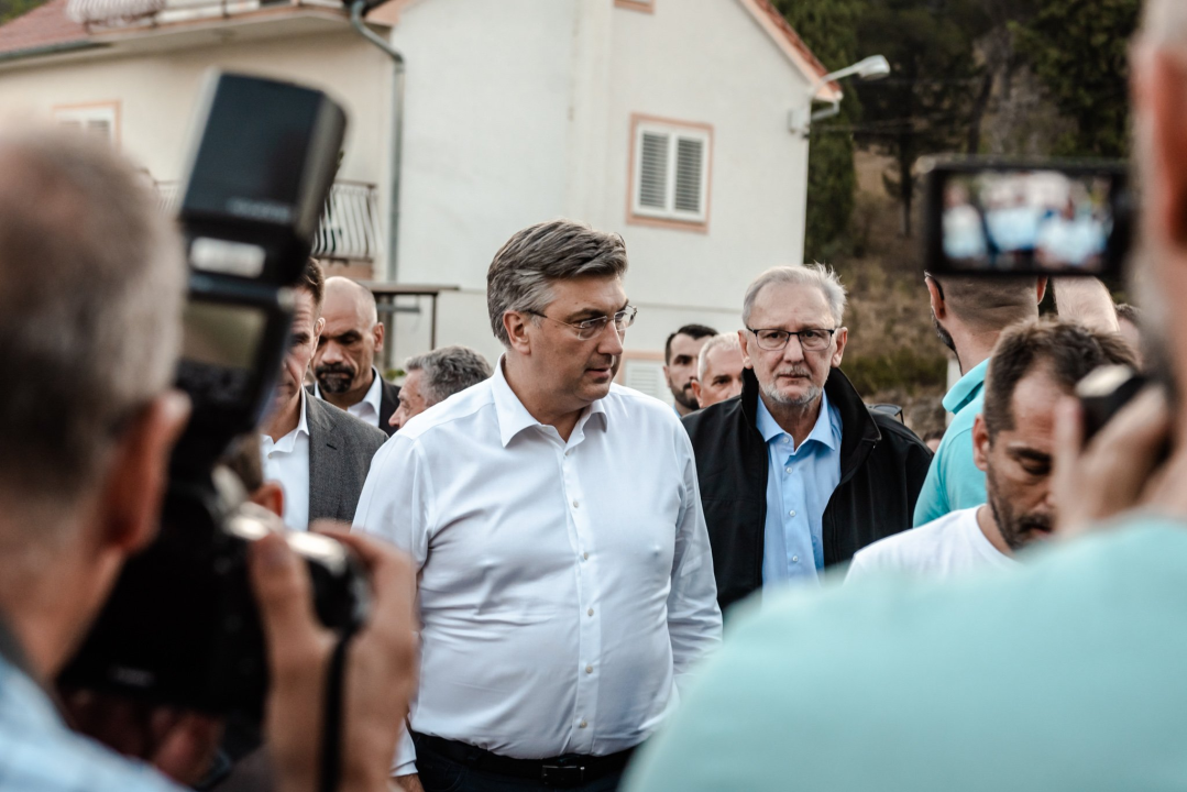 Plenković u Zatonu: 'U posljednjih šest godina nije izgorjelo ovoliko kuća, a smještaj za one koji su otišli bit će osiguran'