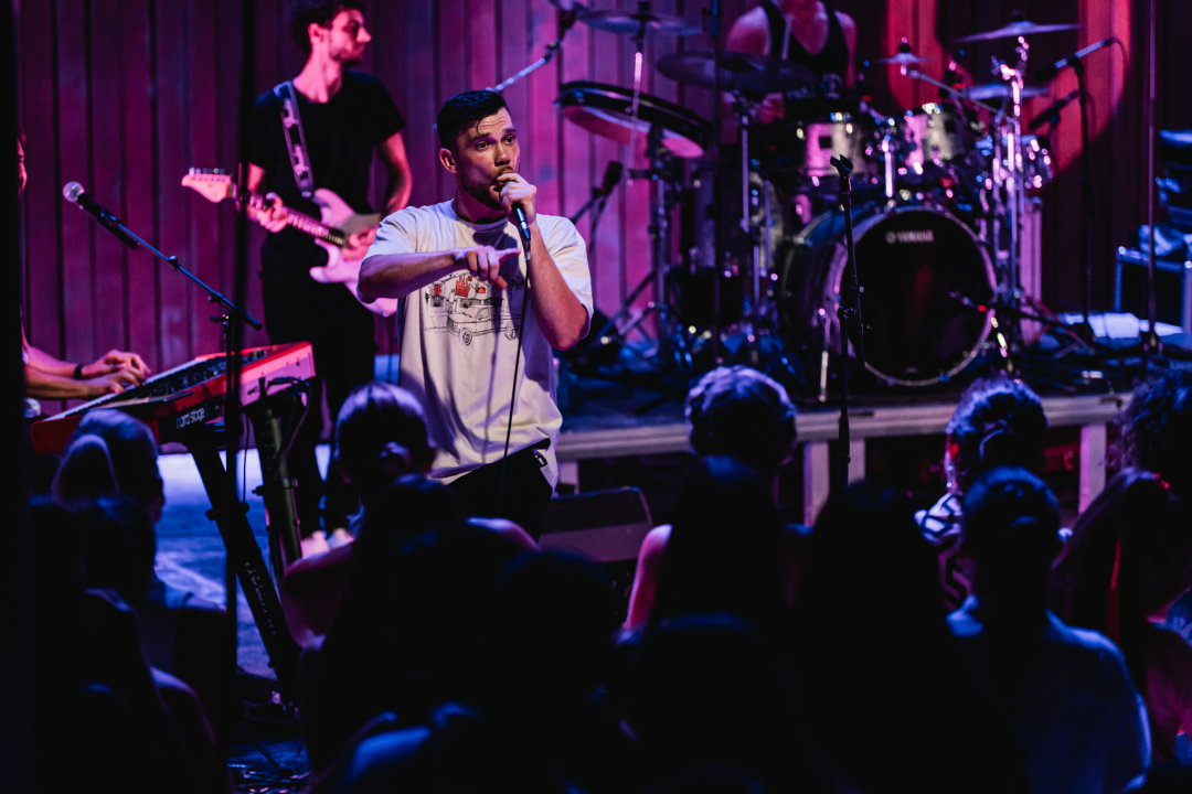 Odličan plesnjak na sv.Mihovilu uz Matiju Cveka, delirij nastao kad mu se pridružila Eni Jurišić