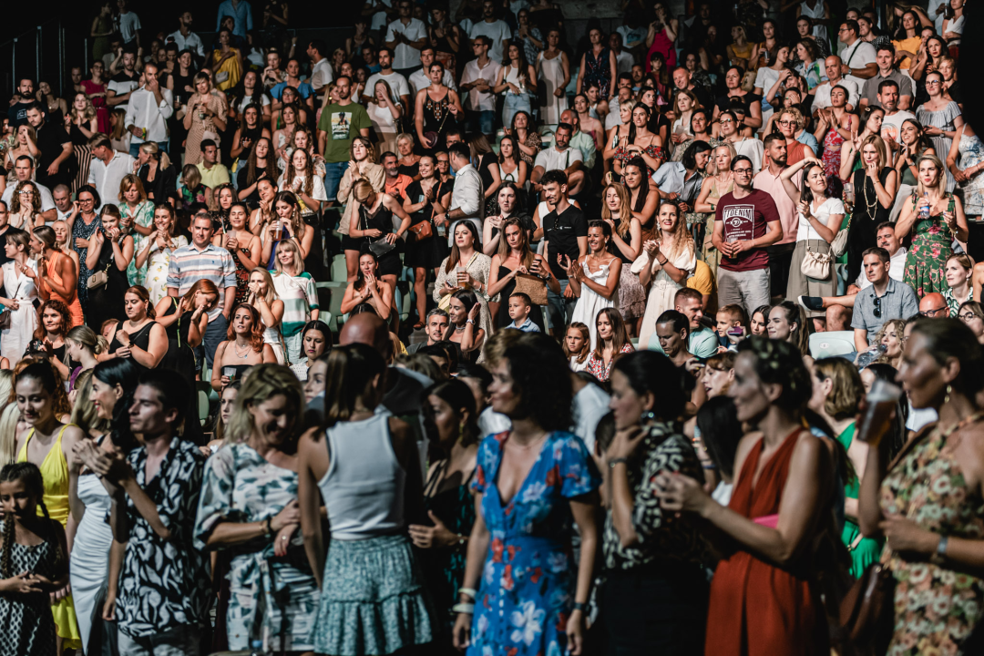 Odličan plesnjak na sv.Mihovilu uz Matiju Cveka, delirij nastao kad mu se pridružila Eni Jurišić