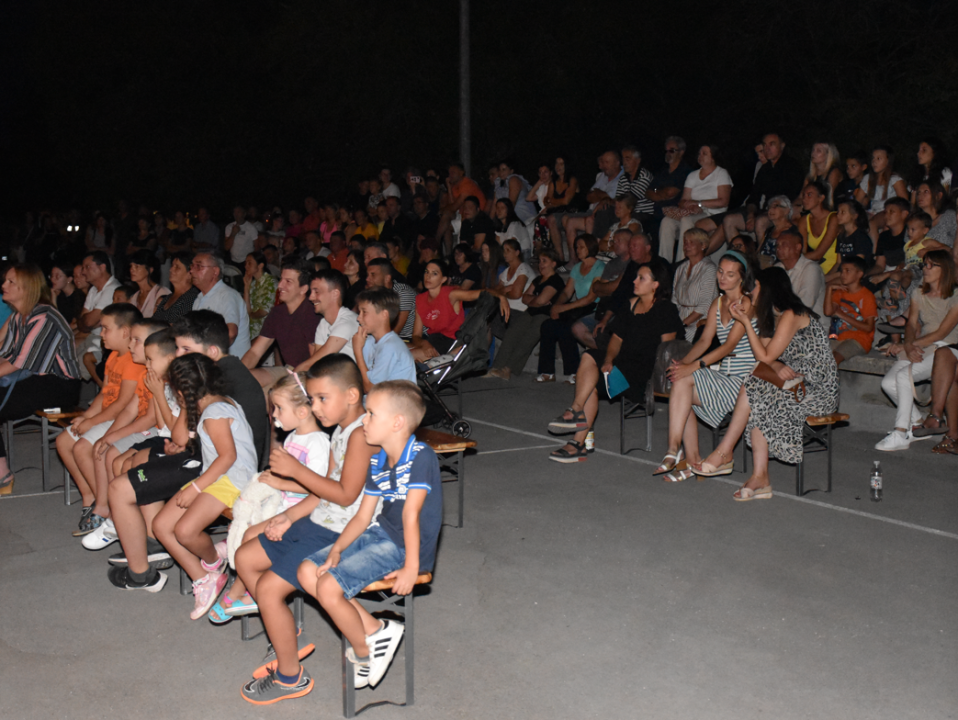 Predstava 'Jel tako, Zorane' nasmijala i mirlovačku publiku 