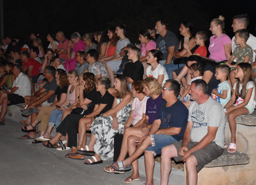 Predstava 'Jel tako, Zorane' nasmijala i mirlovačku publiku 