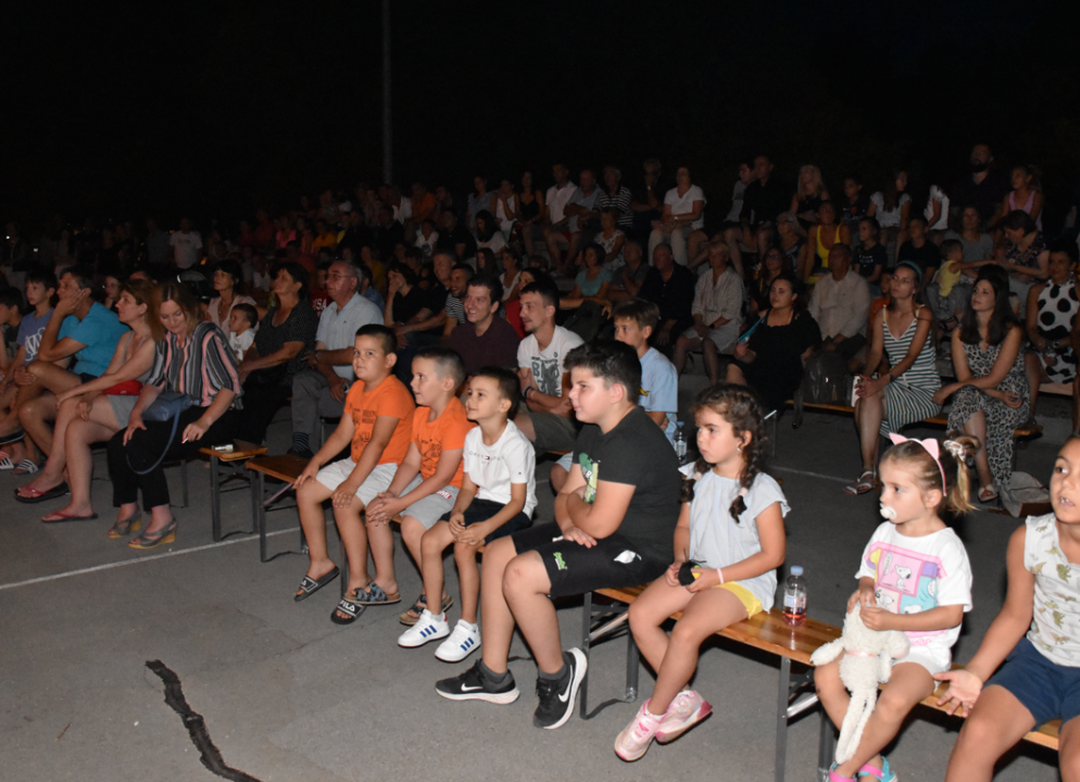 Predstava 'Jel tako, Zorane' nasmijala i mirlovačku publiku 