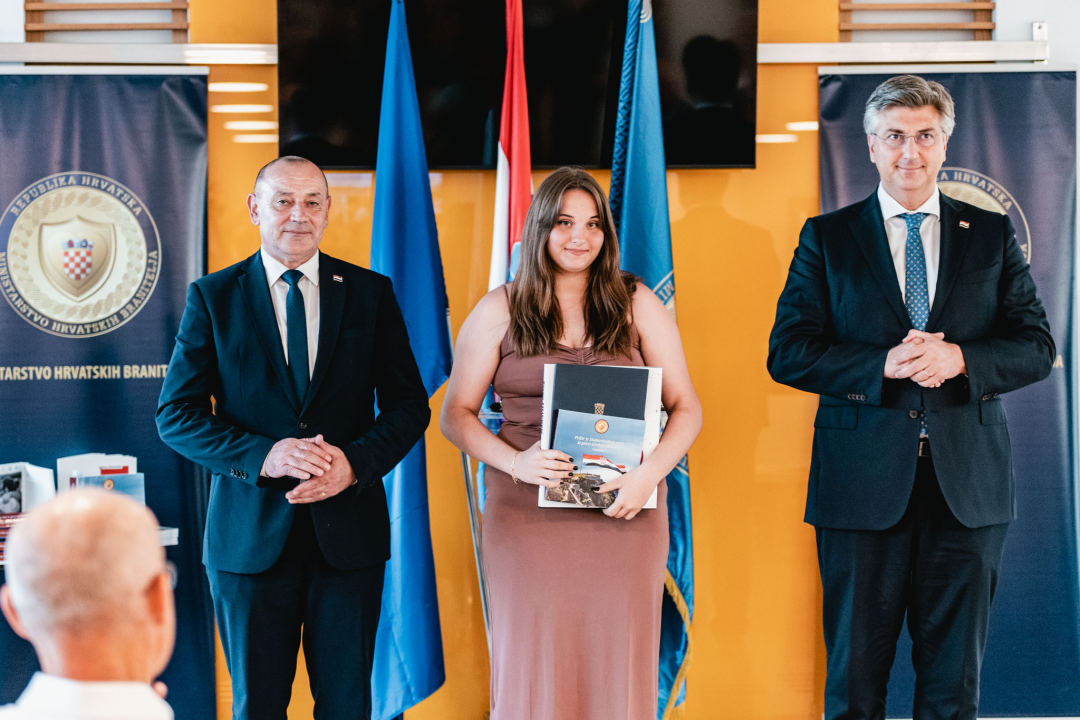 U Veteranskom centru Plenković i pola Vlade uručili priznanja i nagrade učenicima