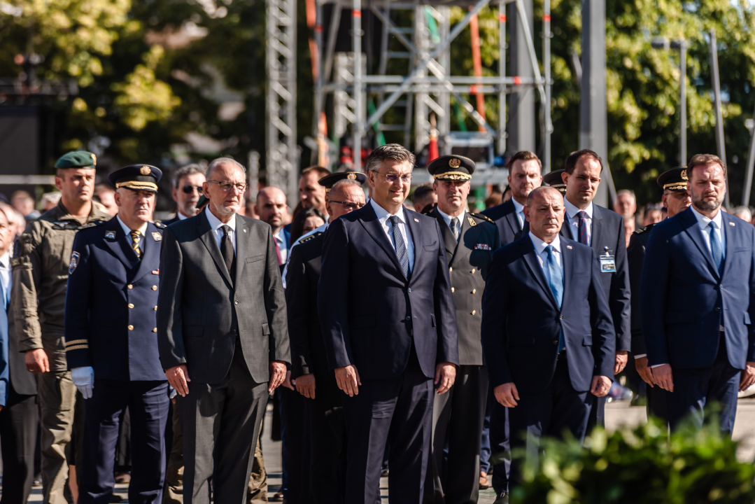 Pogledajte kako je danas bilo na obilježavanju 27. vojno-redarstvene operacije Oluja u Kninu 