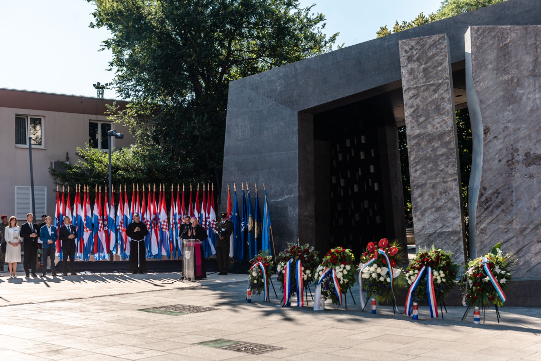 Pogledajte kako je danas bilo na obilježavanju 27. vojno-redarstvene operacije Oluja u Kninu 