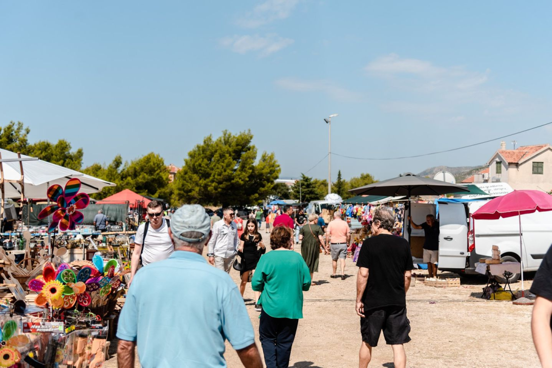 Janjetine nema, ali ima kukuruza: Pečenog, kuhanog i u obliku kokica. I brdo plastike 