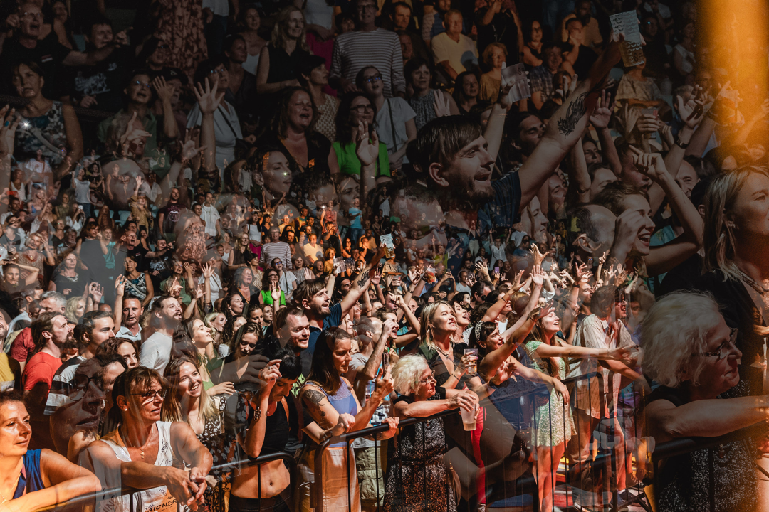 Dobri, stari, uvijek mladi Rundek. I Ekipa.