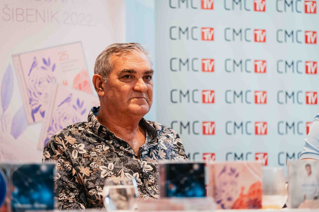 Večeras druga, autorska večer Šansone: 'Zahvaljujemo ocu, sinu i duhu svetom. Dušanu, Branku i Arsenu' 