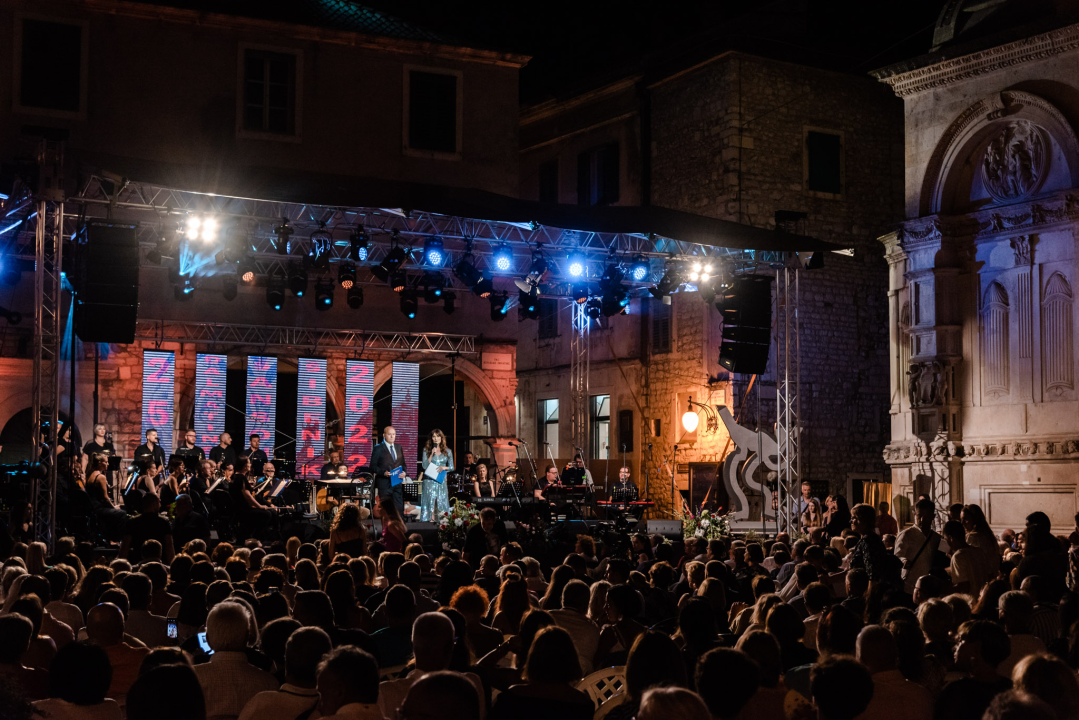 Dok žiri bira pobjednike i dok se zbrajaju glasovi publike, pogledajte fotografije svih izvođača 25. Šansone