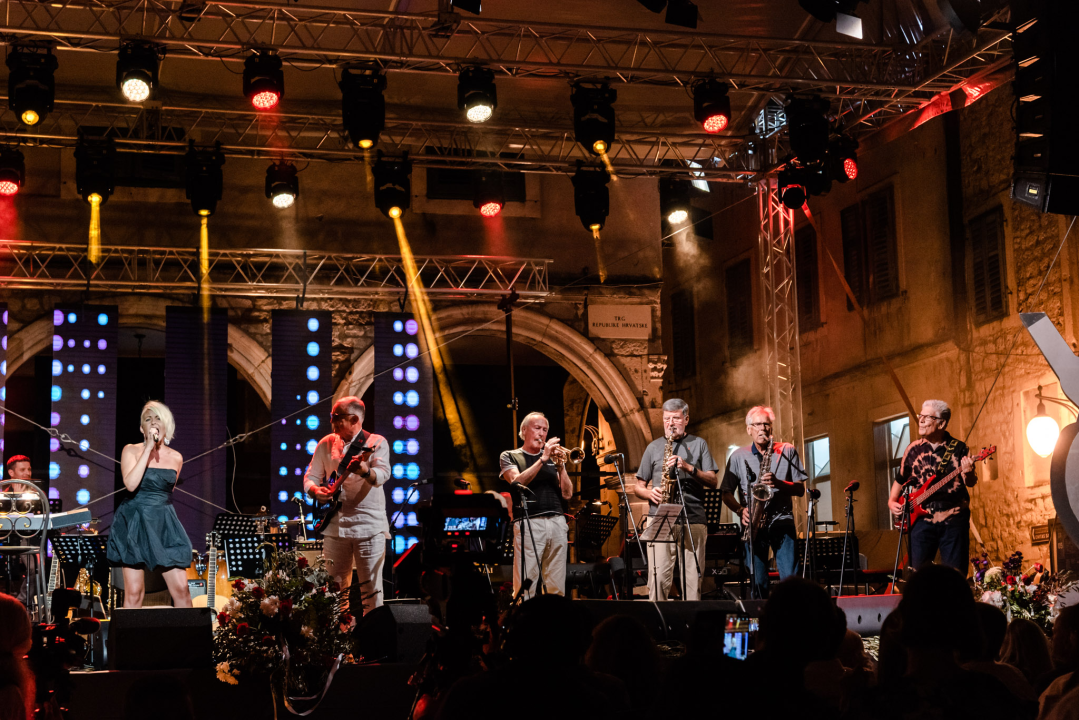 Dok žiri bira pobjednike i dok se zbrajaju glasovi publike, pogledajte fotografije svih izvođača 25. Šansone