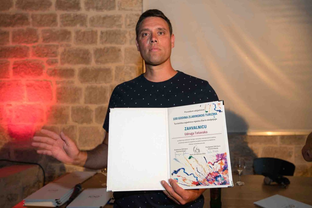 U kući Šare svečano proglašeni laureati zaslužni za 100 godina zlarinskog turizma