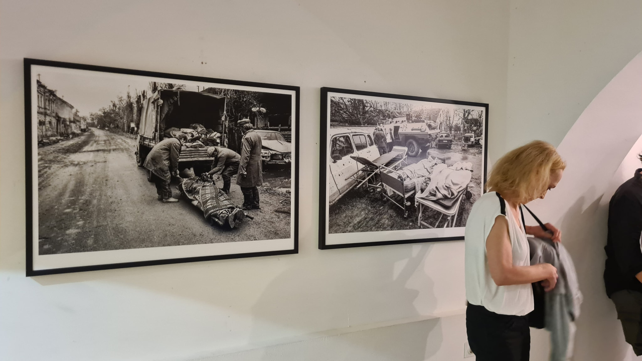 'Samo su mrtvi vidjeli kraj rata': FALIŠ otvoren izložbom srpskog fotografa o razaranju Vukovara