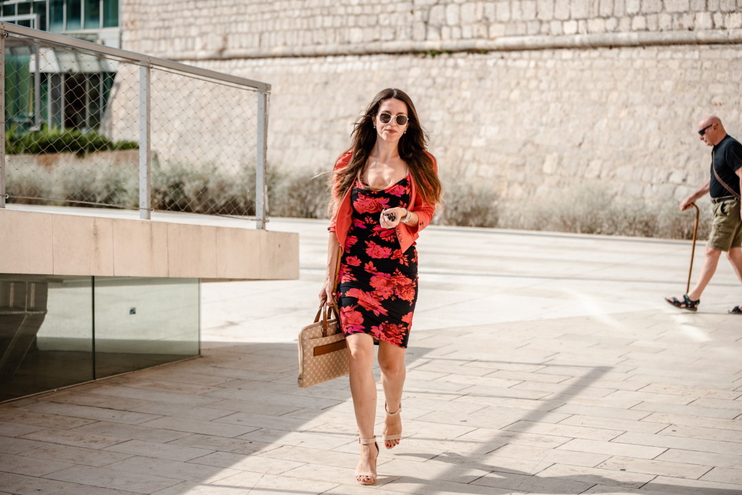 Šibenske ulice kao modne piste: Pogledajte koje su nam trendi kombinacije zapele za oko 