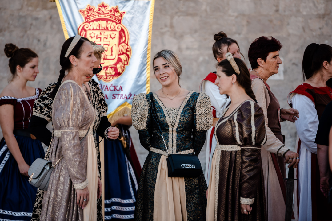 Mačevanjem povijesnih postrojbi na Poljani počela 'Opsada Šibenika 1647.' 