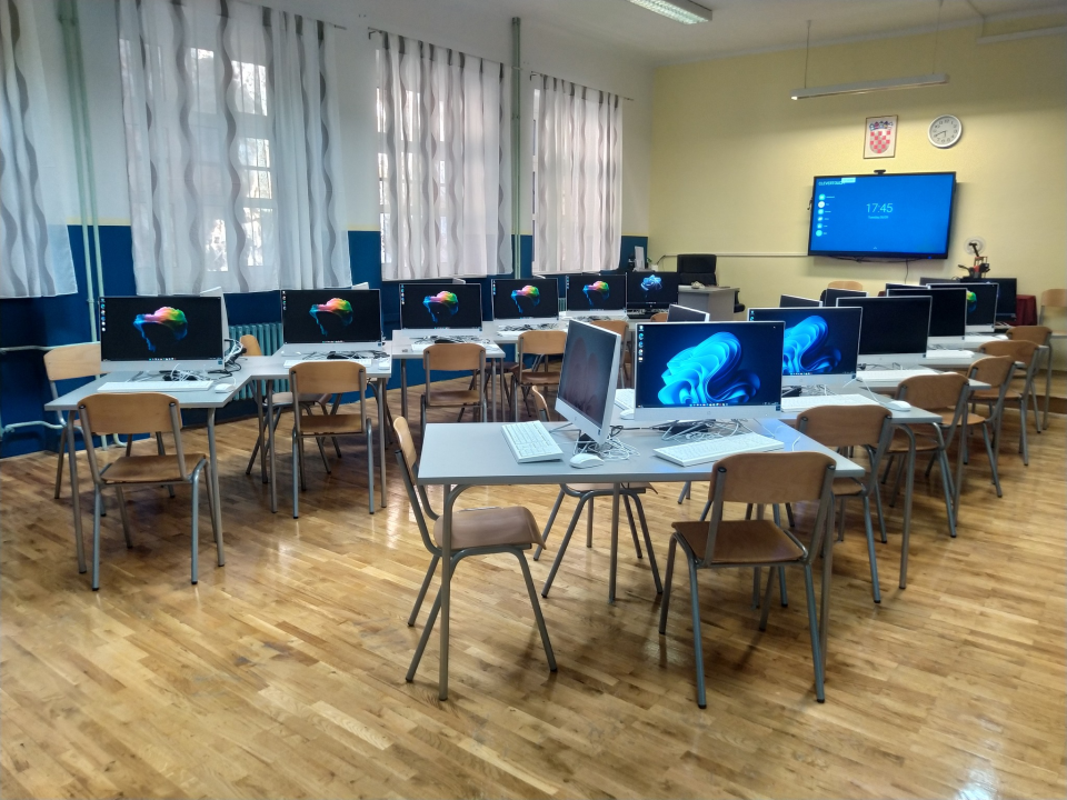 Gimnazijska informatička učionica u novom ruhu: Nabavljena 24 nova računala