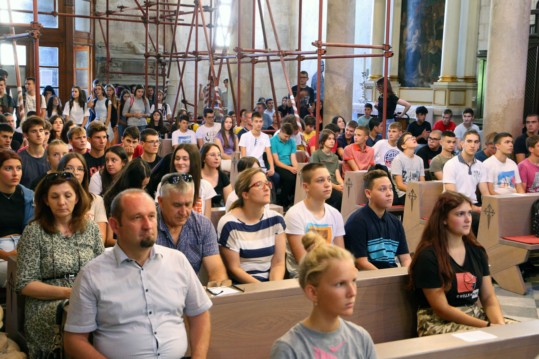 U katedrali misa za srednjoškolce. Biskup učenicima poručio da budu sol i svjetlo svijeta