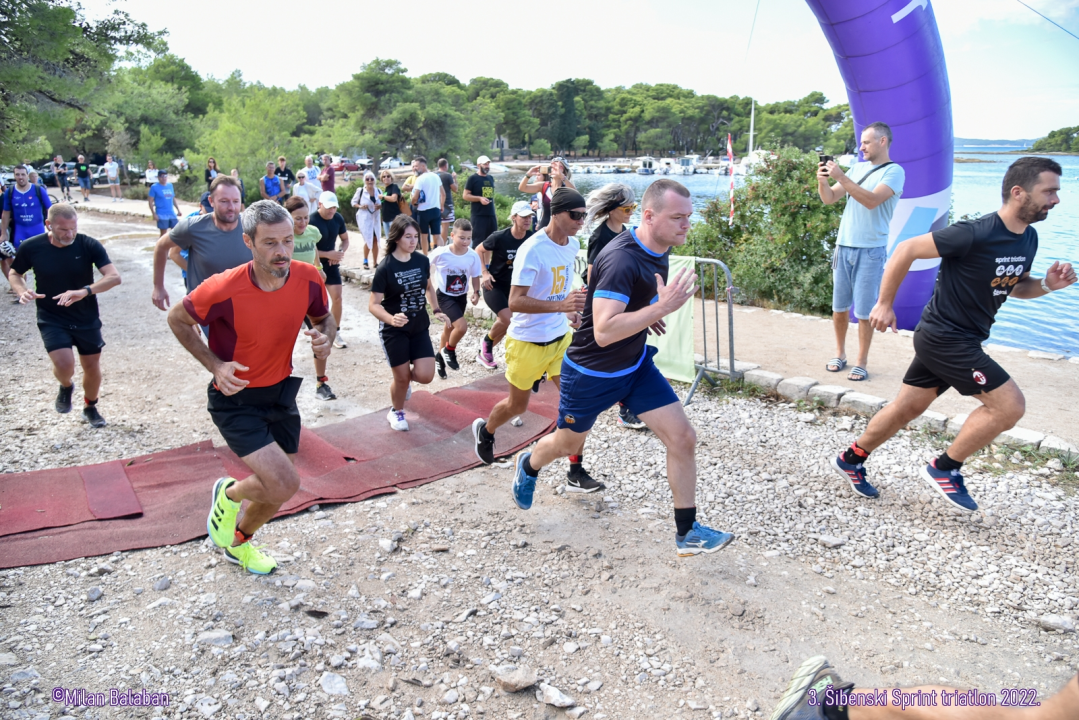 Završen treći po redu Šibenski triatlon u kanalu sv. Ante: Evo tko su pobjednici 
