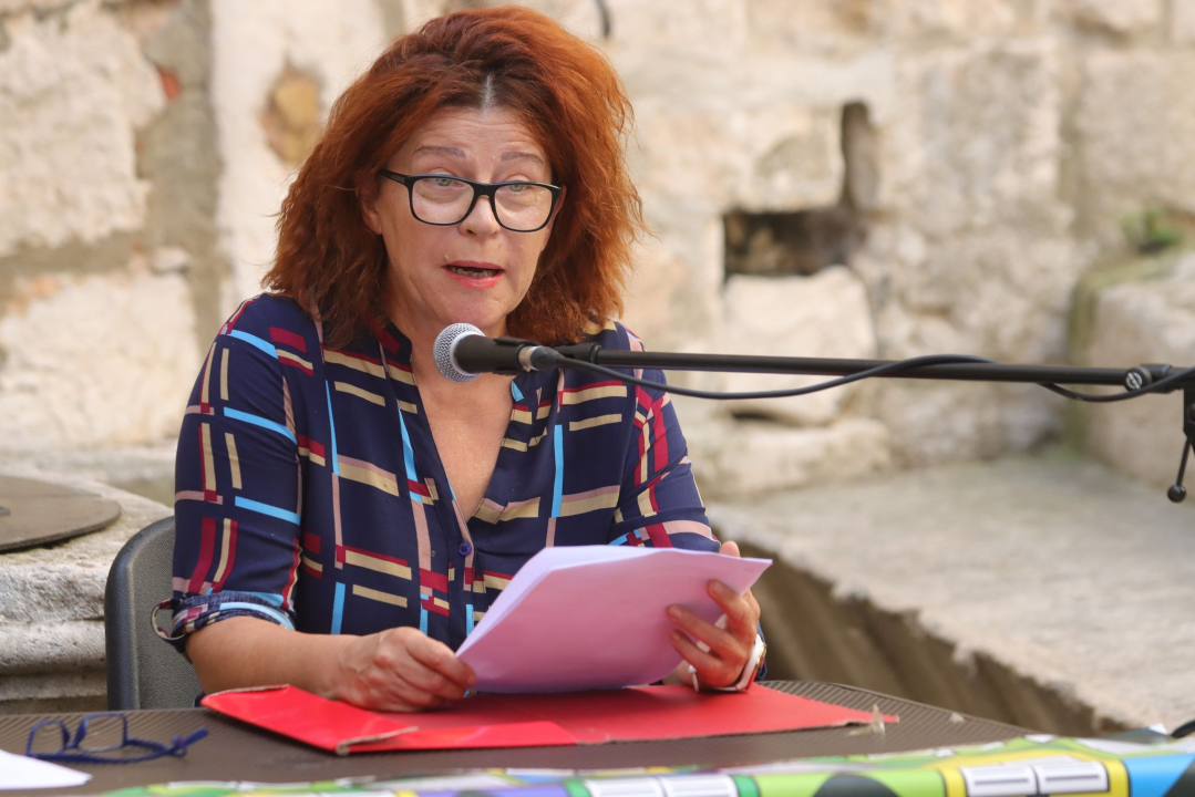 Ponos festivala ŠKURE: Preko 20 neafirmiranih pjesnika i pisaca pojavilo se danas kod krstionice