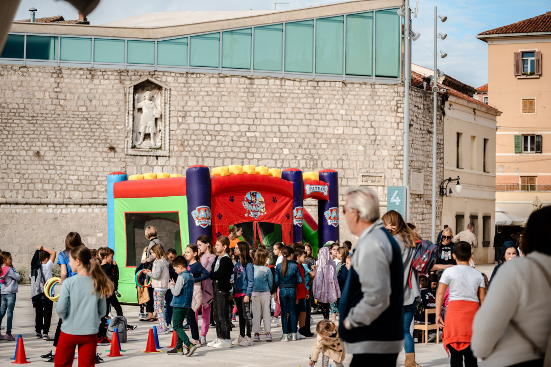 Poljana puna djece: Voze električne romobile i bicikle, uče o sigurnosti u prometu