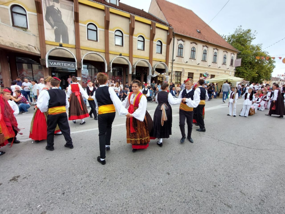 Mlada skupina KUD-a Koledišće nastupila na Dječjim vinkovačkim jesenima