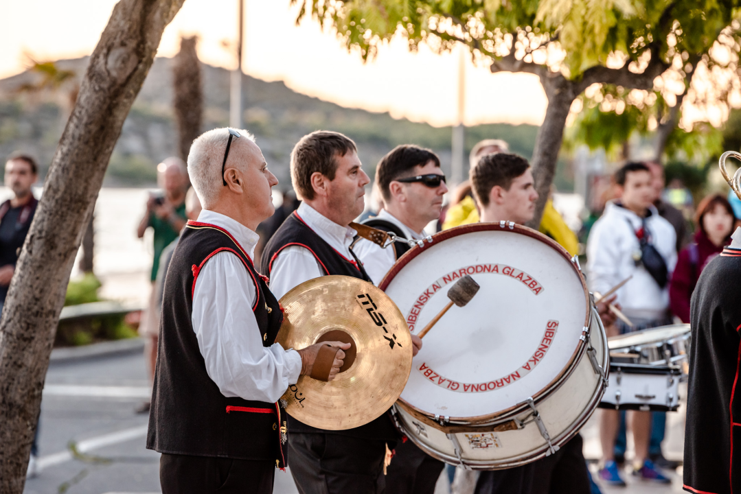 Uz pidoće i klapu u Šibeniku obilježen Dan hrvatskih branitelja: 'U slobodi smo se više dijelili nego spajali'