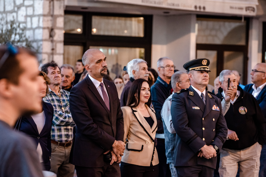Uz pidoće i klapu u Šibeniku obilježen Dan hrvatskih branitelja: 'U slobodi smo se više dijelili nego spajali'