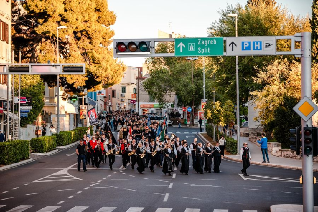 Uz pidoće i klapu u Šibeniku obilježen Dan hrvatskih branitelja: 'U slobodi smo se više dijelili nego spajali'
