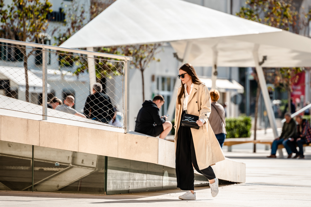 Trendi dame iz đira po gradu dat će vam ideje kako se odjenuti za prvi val zahlađenja! 