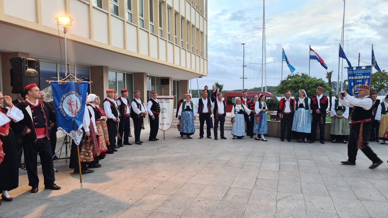 U Šibeniku se okupili KUD-ovi iz županije, ali Šibenčani nisu baš pohrlili na njihov nastup