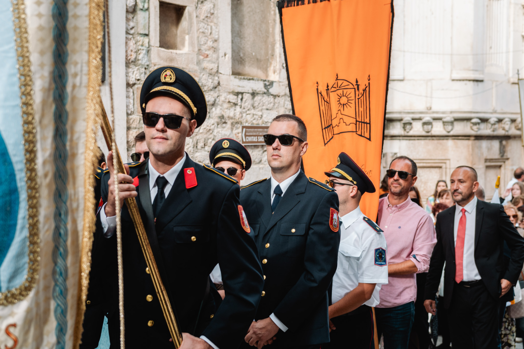 Procesijom gradskim ulicama počela proslava sv. Mihovila, nebeskog zaštitnika Šibenika