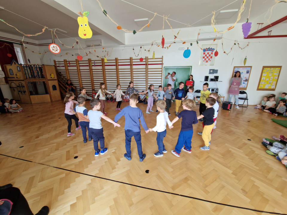 Najveseliji dan u DV 'Vidici': I mali i veliki pjevali su i plesali na zajedničkom okupljanju  