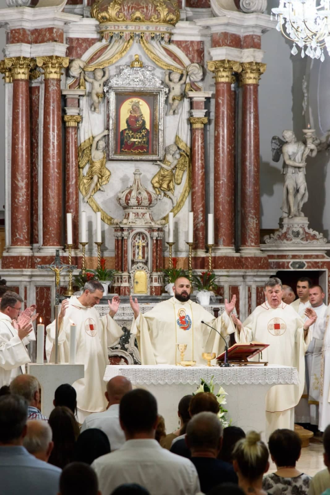 Iza don Ante Škugora prva je godina svećeništva: 'Putujem, idem na utakmice i mladi vide da naši životi nisu toliko različiti'