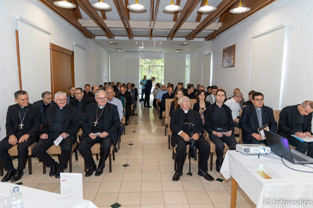 U Vodicama započeo međunarodni znanstveni simpozij crkvenih pravnika