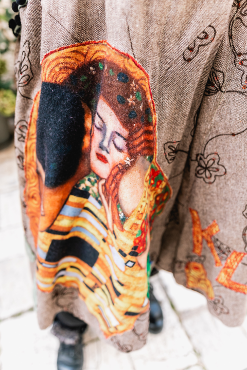 Garderobu osvježite dizajnerskim komadima iz Galerije Juraj Dalmatinac, dom umjetninama po super cijenama