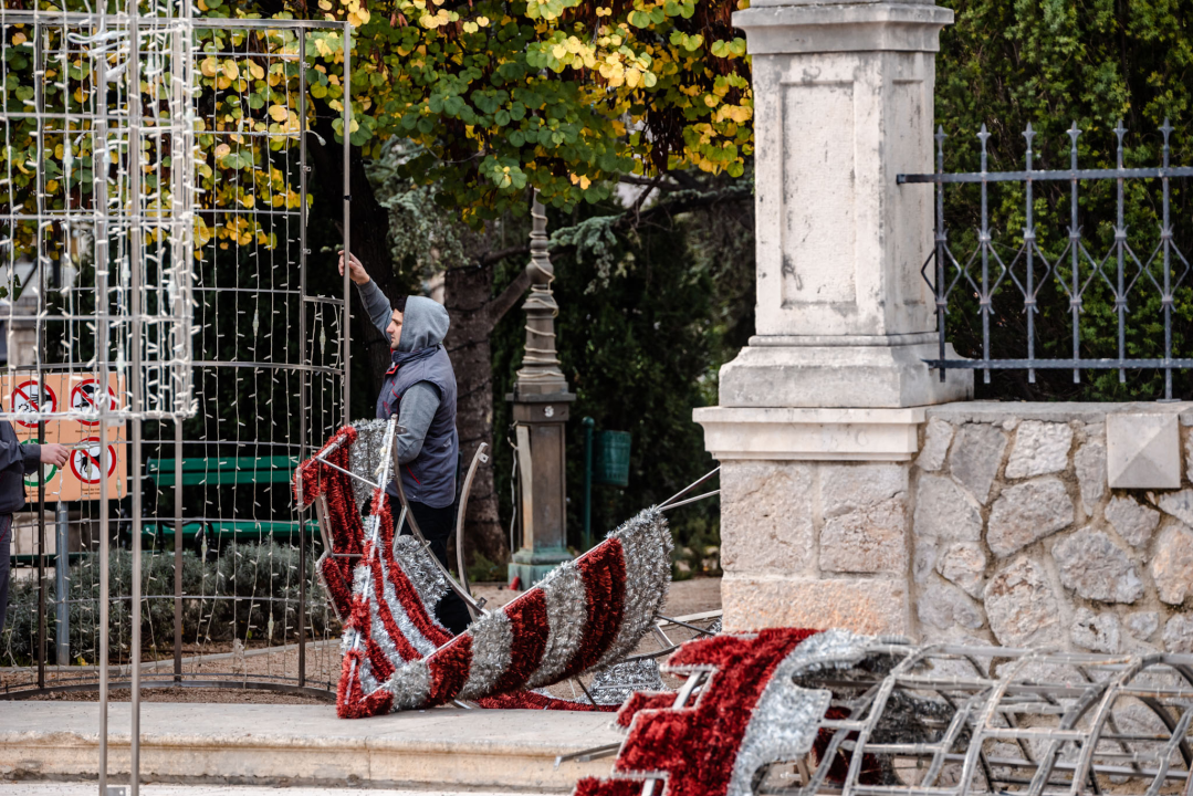 Pripreme za Adventuru: Postavlja se klizalište na Poljani
