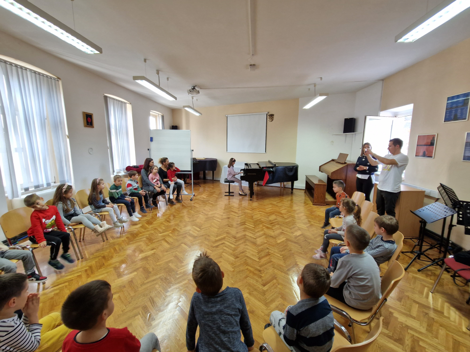 Mališani iz DV-a Maslina posjetili Glazbenu školu, samostan sv. Frane i Civitas Sacru