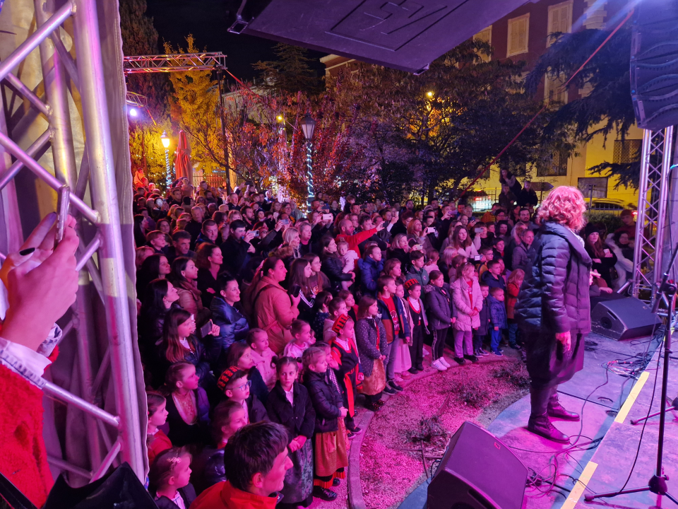 Cvrčak i Balarin pjesmom i plesom zabavili sugrađane na Adventurici 