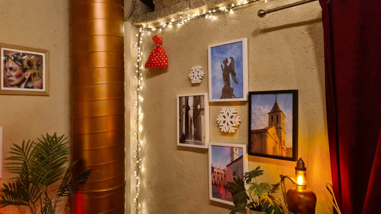 Prodajna izložba u čarobnom ambijentu: U Azimutu otvoren još jedan 'Božićni tinel' 