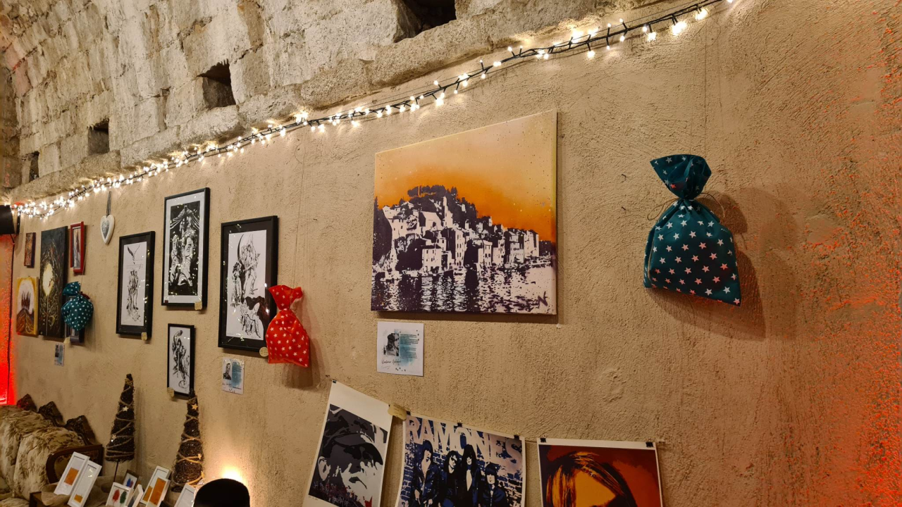 Prodajna izložba u čarobnom ambijentu: U Azimutu otvoren još jedan 'Božićni tinel' 