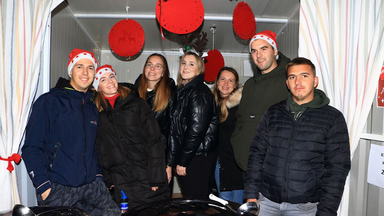 Humanitarni Adventski sajam u Jezerima