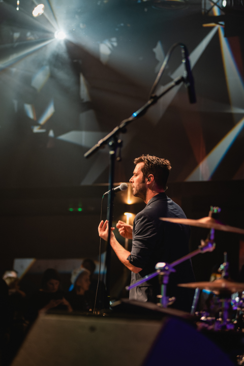 Boris Štok šarmirao i rasplesao, većinom žensku publiku u Arsenu