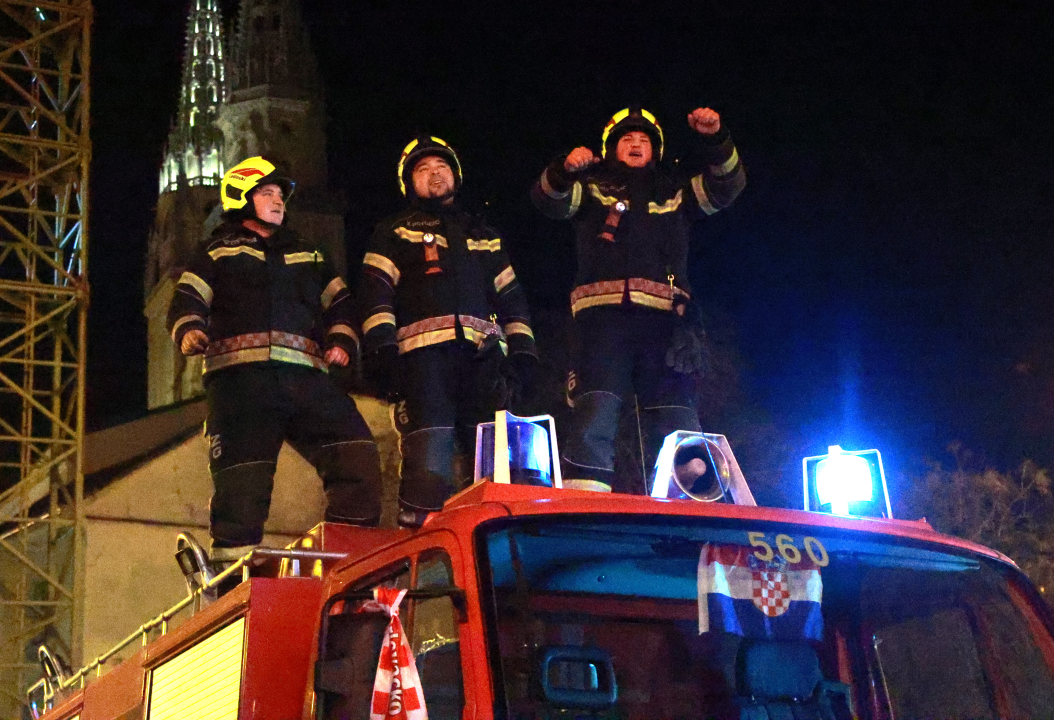 U Hrvatskoj 'nitko nije normalan': Vatreni stigli među 80 tisuća navijača!