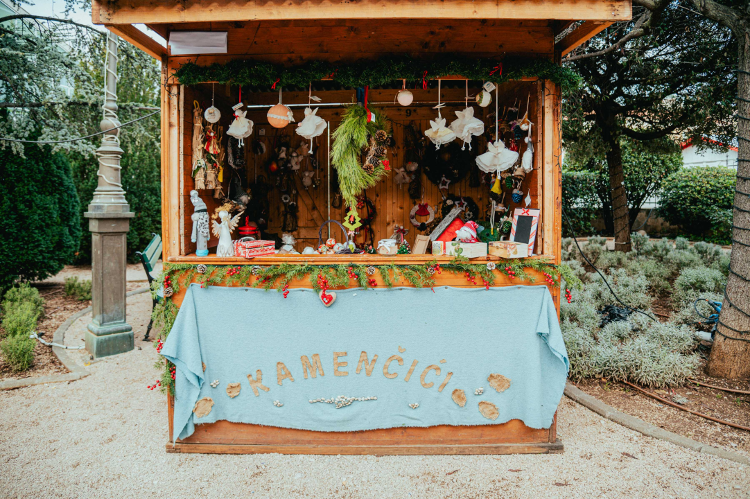 Adventurin Sajmić savršeno je mjesto za kupnju poklona, sve su izradili lokalni umjetnici i obrtnici