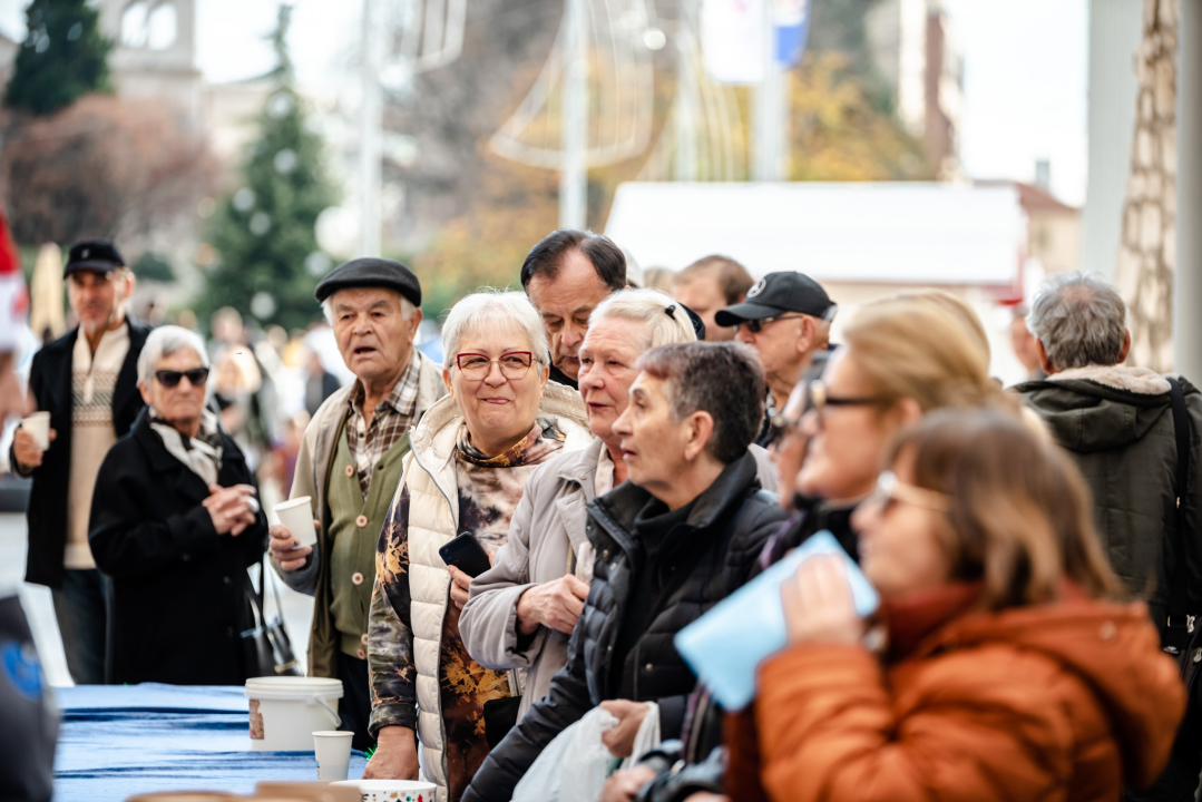 Šibenski obrtnici sugrađanima podijelili tisuću porcija bakalara