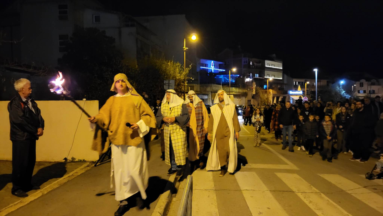 Župljani Vidika uprizorili žive jaslice i oduševili sugrađane